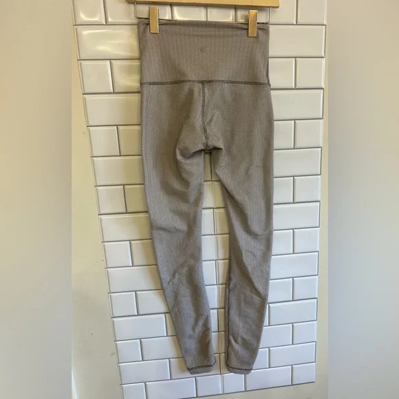 Lululemon High Waist Lleggins /Light gray / Size 4 - Picture 3 of 8